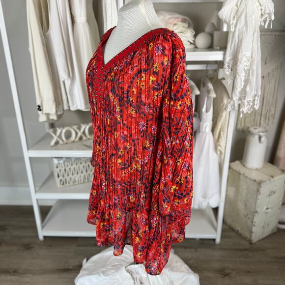 Woman Within Women's Size 4X Red Floral Pleated V Neck Blouse #3471 - Picture 4 of 10